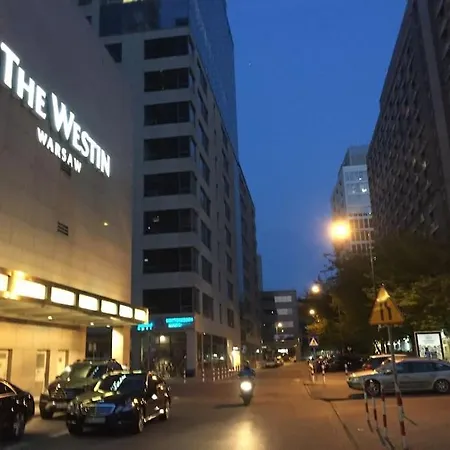24h Check In, Aircon- Free Public Pool-fitness-sauna Apartman *