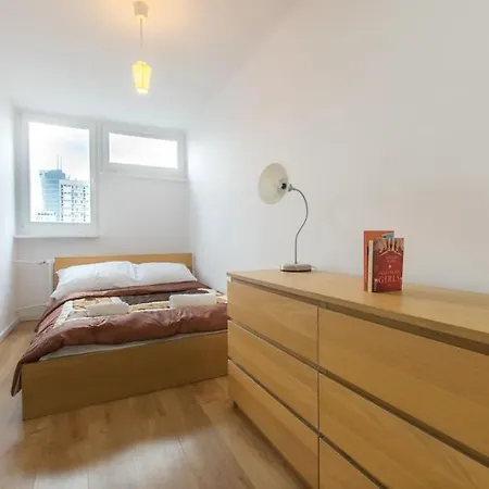 24h Check In, Aircon- Free Public Pool-fitness-sauna * 华沙