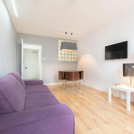 24h Check In, Aircon- Free Public Pool-fitness-sauna Warszawa