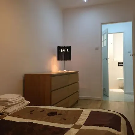 24h Check In, Aircon- Free Public Pool-fitness-sauna ワルシャワ