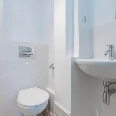 24h Check In, Aircon- Free Public Pool-fitness-sauna *