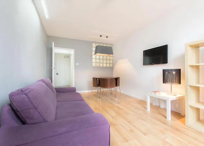 24h Check In, Aircon- Free Public Pool-fitness-sauna Varsovia