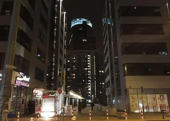 24h Check In, Aircon- Free Public Pool-fitness-sauna *