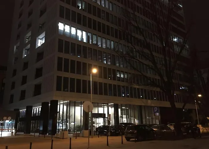 24h Check In, Aircon- Free Public Pool-fitness-sauna Varsovia