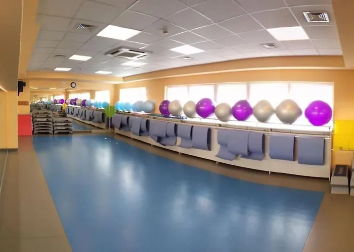 24h Check In, Aircon- Free Public Pool-fitness-sauna *